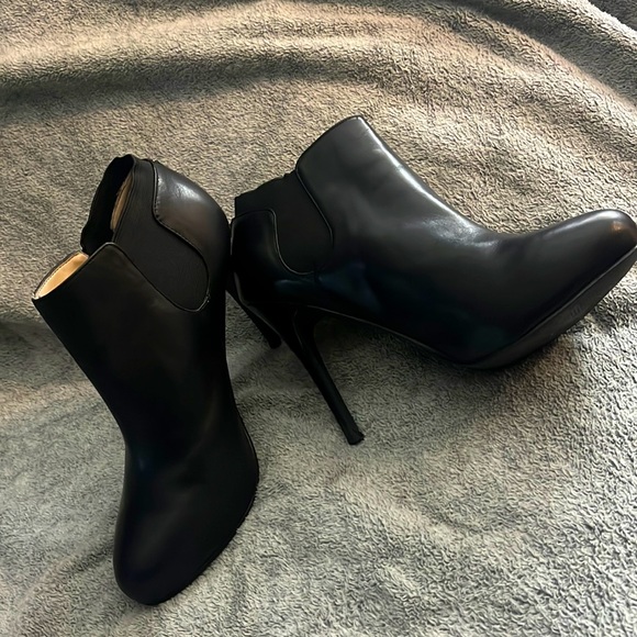 Leather boots - Picture 1 of 9
